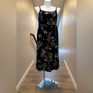 Woman’s HiLo Black Floral Dress